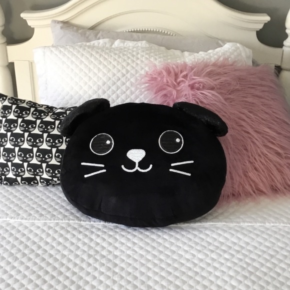 Critter Pillow - Picture 1 of 3